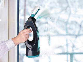 VACDOM | Dobíjecí vakuová stěrka na okna 3v1 | rozprašovač + mytí + vysávání | 2× 80 ml nádržky